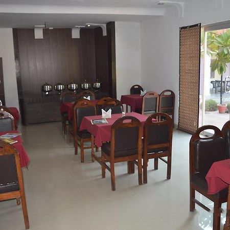 Hotel Goverdhan Tourist Complex Fatehpur Sikri ภายนอก รูปภาพ