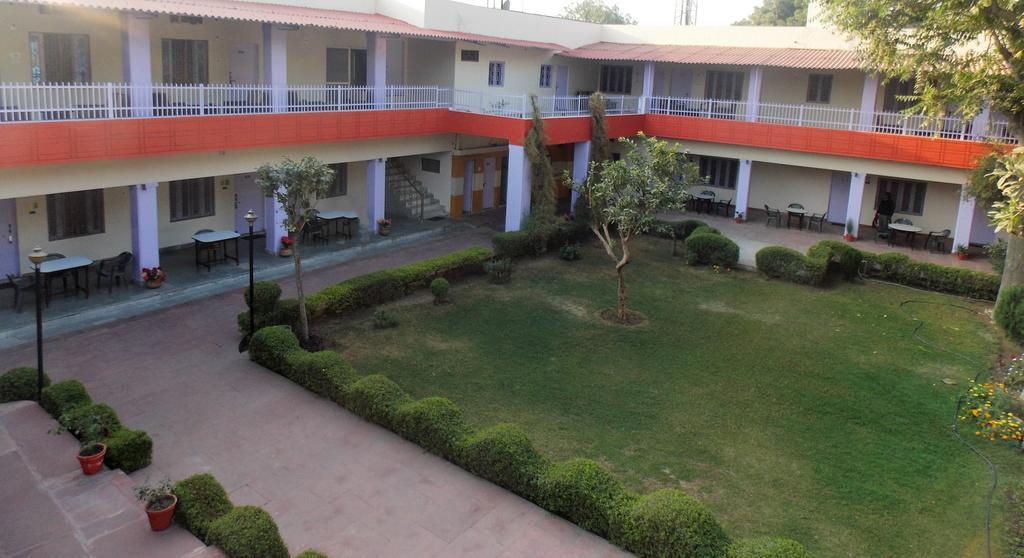 Hotel Goverdhan Tourist Complex Fatehpur Sikri ภายนอก รูปภาพ