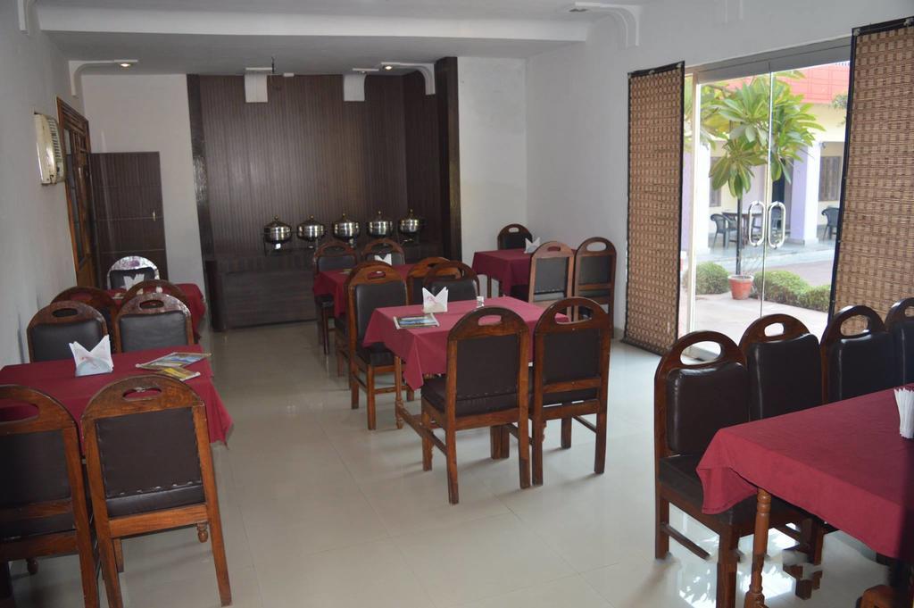 Hotel Goverdhan Tourist Complex Fatehpur Sikri ภายนอก รูปภาพ